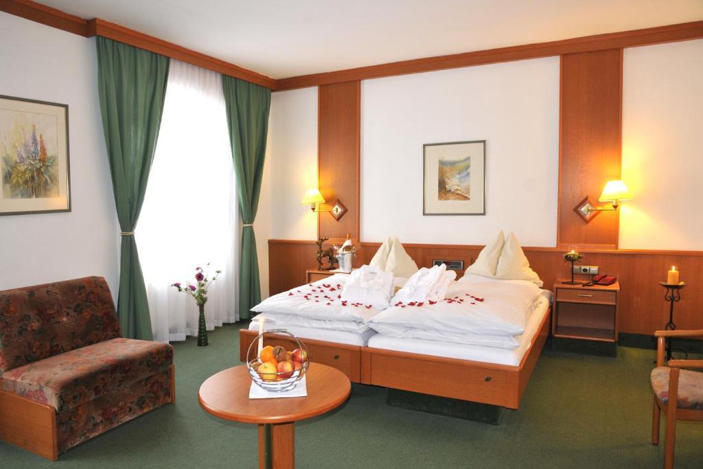 פרישטאדט Hotel Zum Goldenen Hirschen מראה חיצוני תמונה