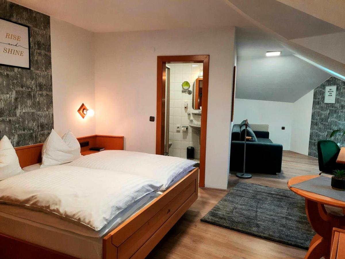 פרישטאדט Hotel Zum Goldenen Hirschen מראה חיצוני תמונה