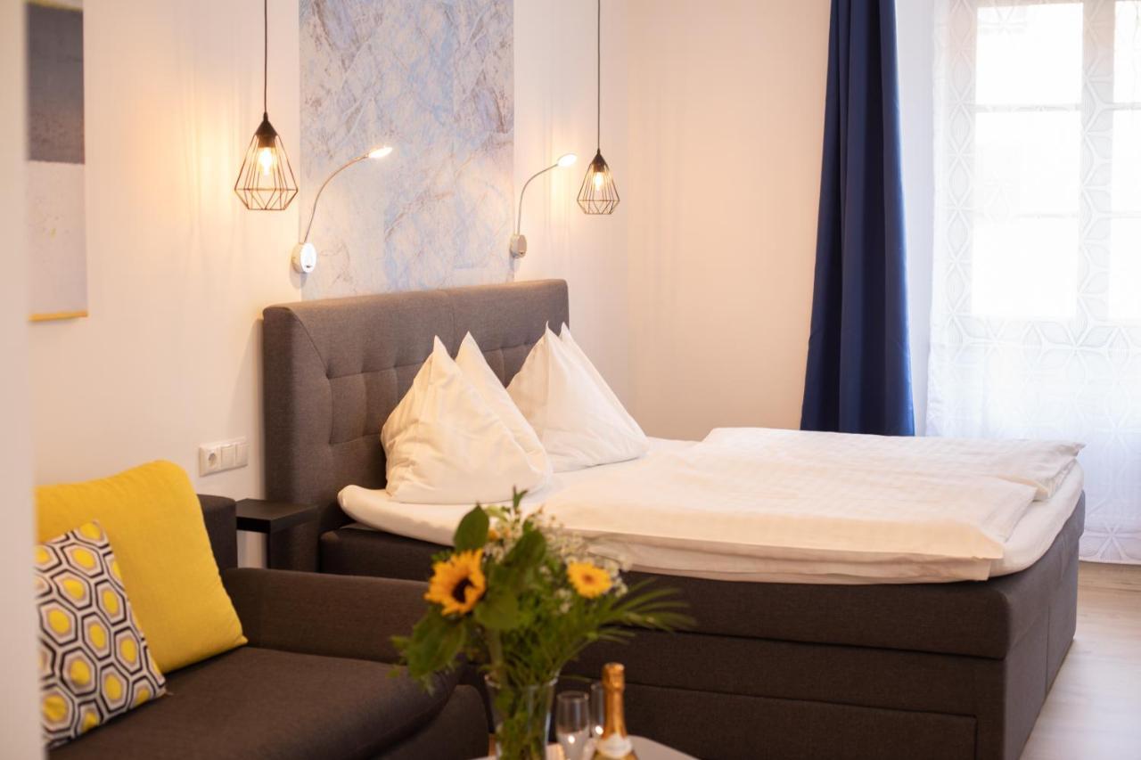 פרישטאדט Hotel Zum Goldenen Hirschen מראה חיצוני תמונה