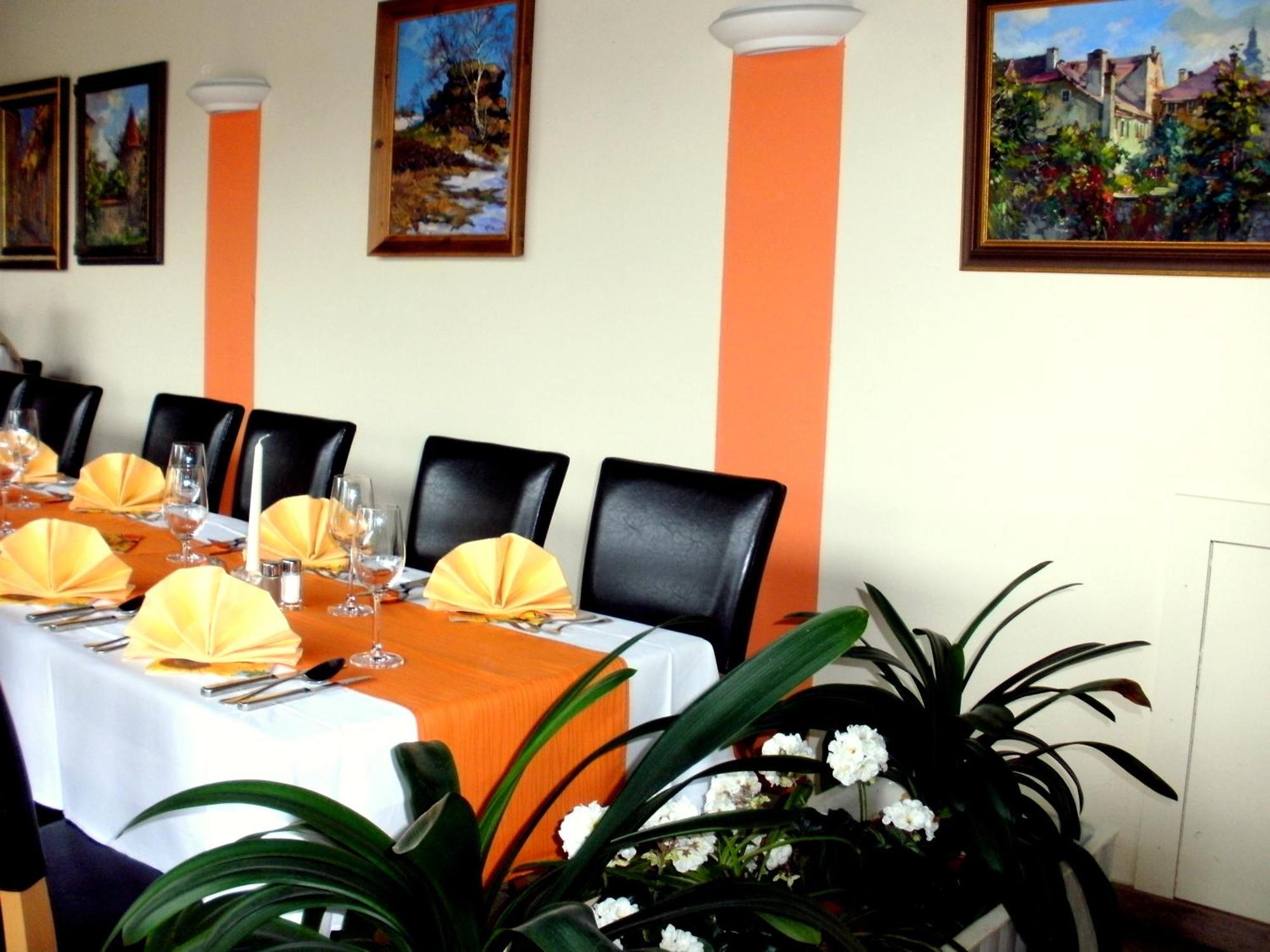 פרישטאדט Hotel Zum Goldenen Hirschen מראה חיצוני תמונה