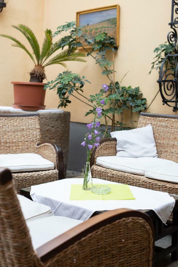 פרישטאדט Hotel Zum Goldenen Hirschen מראה חיצוני תמונה