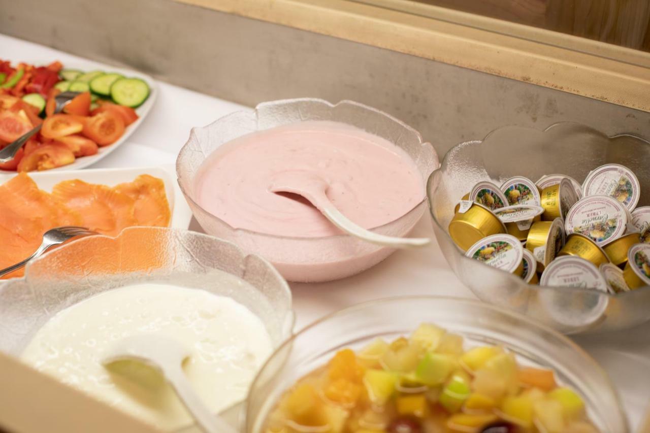 פרישטאדט Hotel Zum Goldenen Hirschen מראה חיצוני תמונה